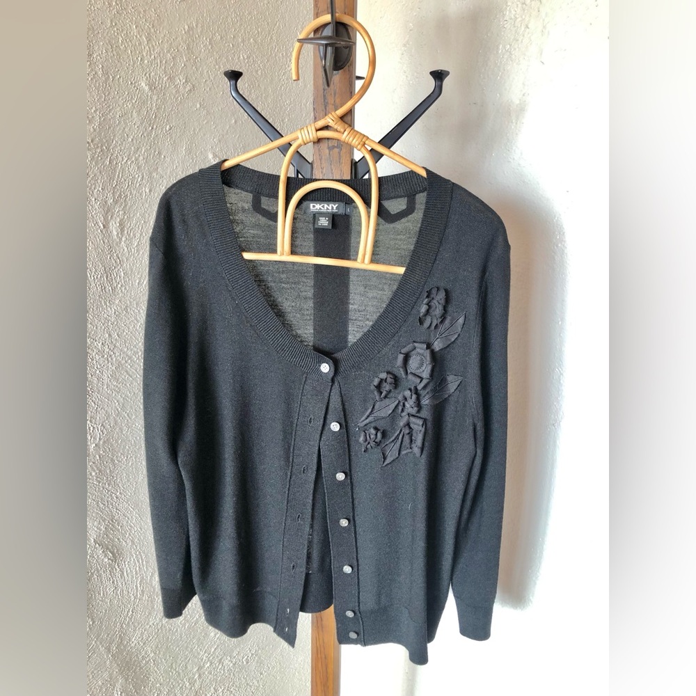 DKNY Donna Karen New York Charcoal Black Floral Embellished Cardigan - Picture 5 of 9